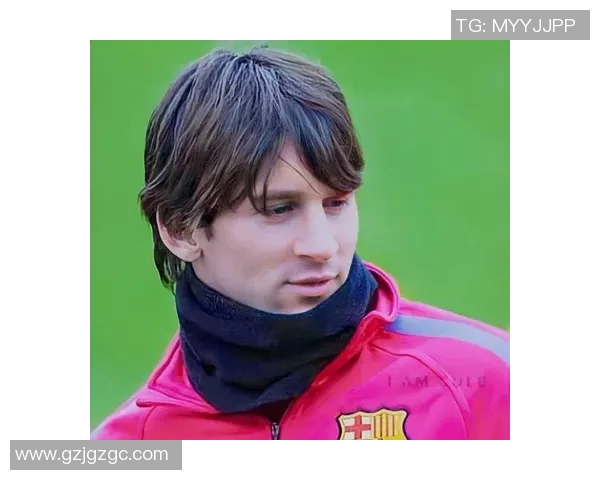 足球明星从草根到巅峰的奋斗历程与成就全面剖析