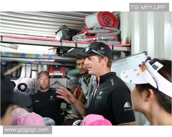 德国足球明星勇闯极限运动挑战赛踢飞碟展现惊人技巧与激情